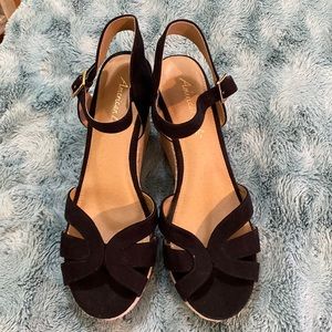 Black wedges heels
